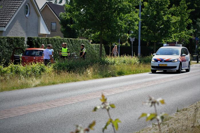 Bestuurster raakt onwel en verliest controle over personenauto