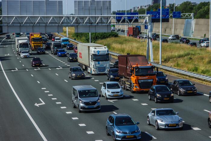 Groot verkeersinfarct na meerdere ongevallen en pechgevallen
