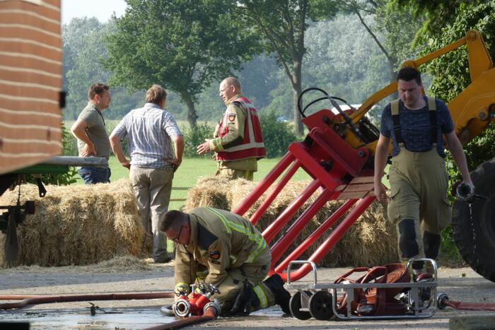 Hooibroei in schuur boerderij zorgt voor inzet brandweer
