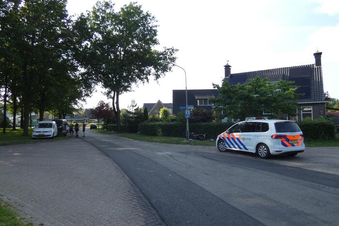 Botsing tussen bestelbus en scooter