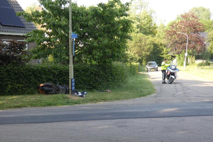 Botsing tussen bestelbus en scooter
