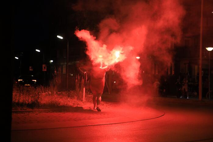 Voetbalsupporters vieren feest bij de Stier