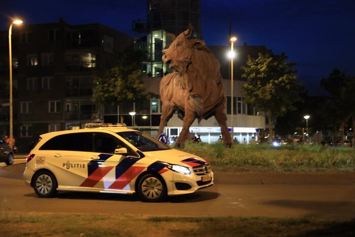 Voetbalsupporters vieren feest bij de Stier