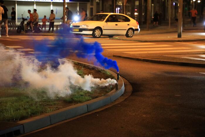 Voetbalsupporters vieren feest bij de Stier