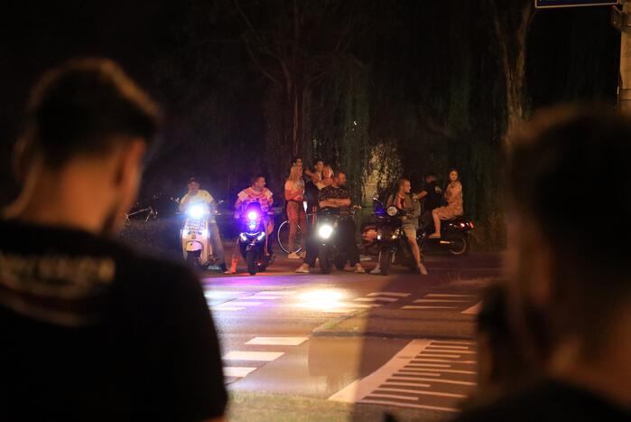 Voetbalsupporters vieren feest bij de Stier