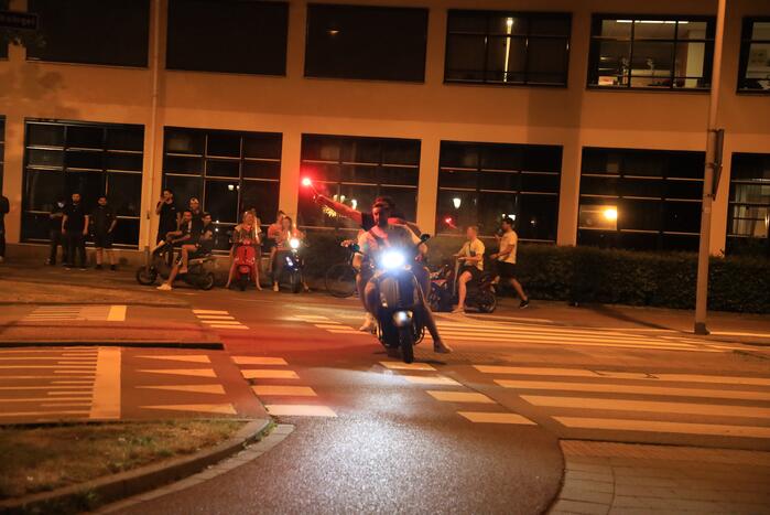 Voetbalsupporters vieren feest bij de Stier