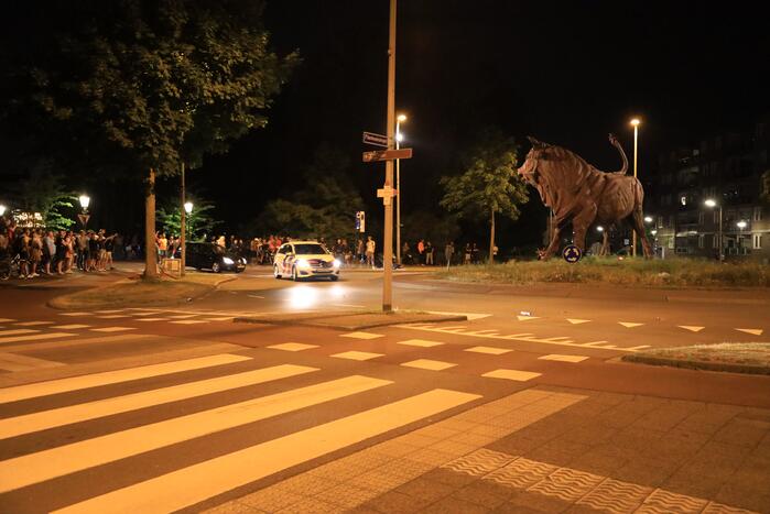 Voetbalsupporters vieren feest bij de Stier