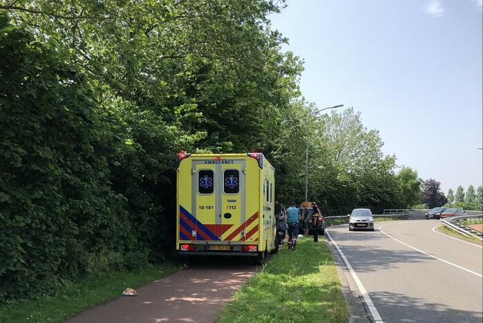 Scooterrijder gaat onderuit bij aanrijding