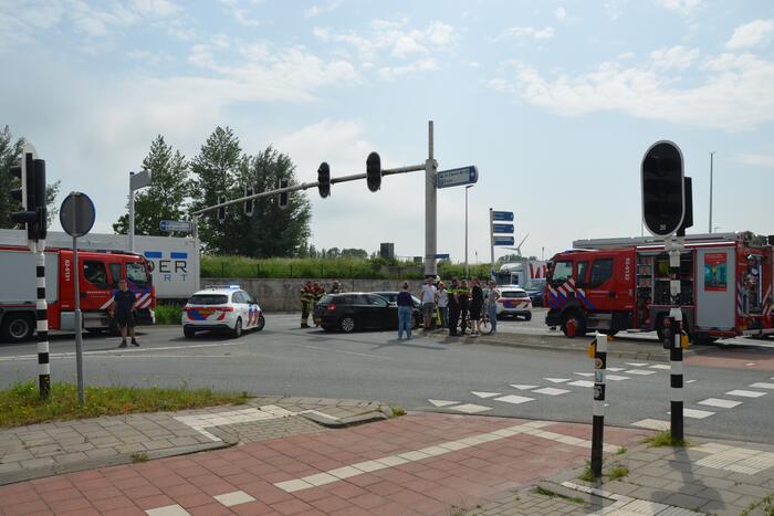 Auto's botsen op kruising