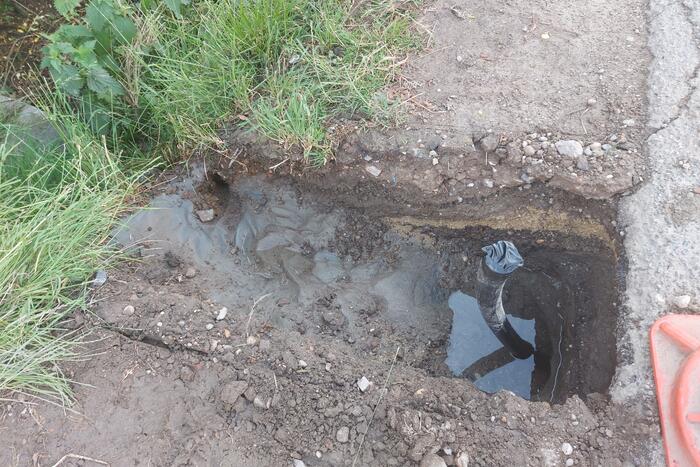Zand verzakt door waterlekkage