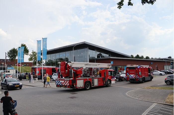 Albert Heijn ontruimd door brand in parkeergarage