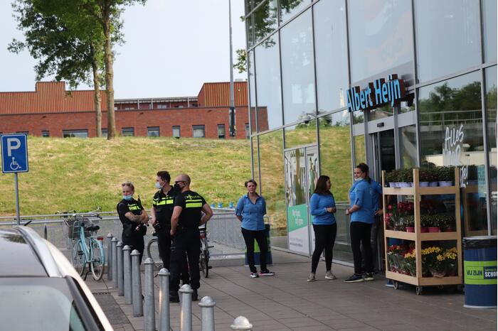 Albert Heijn ontruimd door brand in parkeergarage