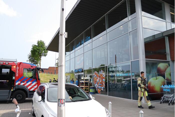 Albert Heijn ontruimd door brand in parkeergarage