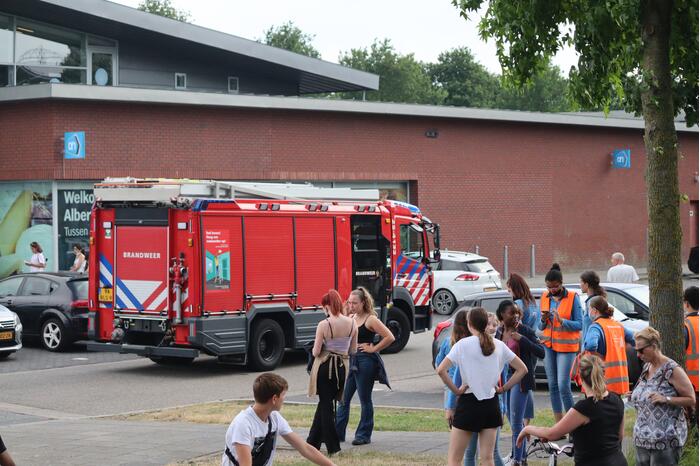 Albert Heijn ontruimd door brand in parkeergarage