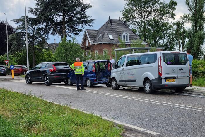 Vijf voertuigen betrokken bij kettingbotsing
