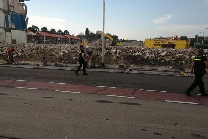 Brandweer zet hekken rechtop na windvlaag