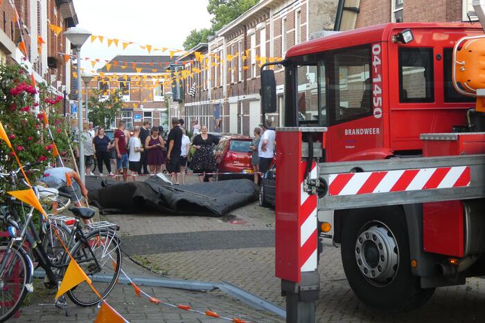 Dakbedekking losgewaaid door windvlaag