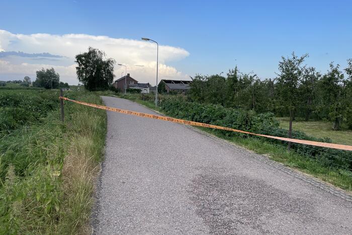 Dak van schuur ingestort door windvlaag