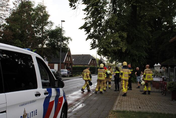 Takken afgebroken van boom door windvlaag