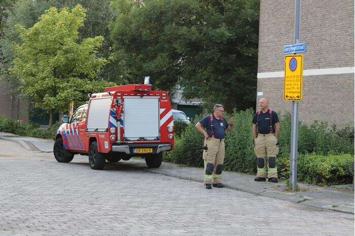 Brandweer verricht metingen door gaslucht