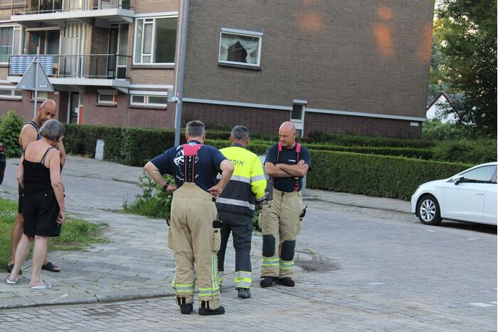 Brandweer verricht metingen door gaslucht