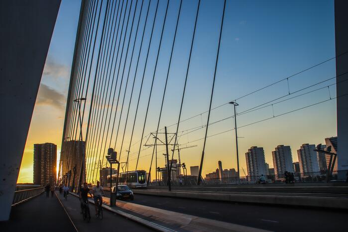 Verkeerschaos door niet sluitende Erasmusbrug