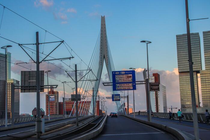 Verkeerschaos door niet sluitende Erasmusbrug