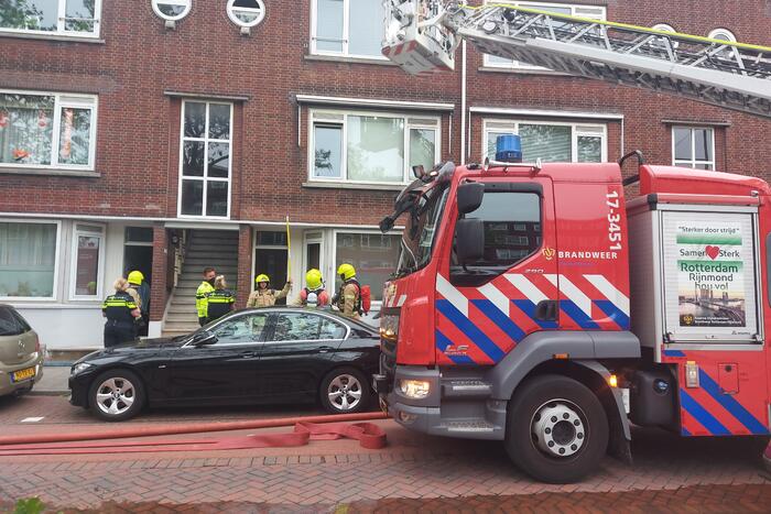 Brand in portiekwoning