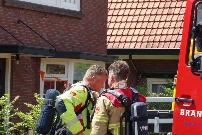 Brandweer ventileert woning na keukenbrand