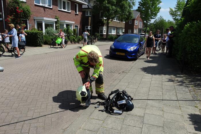 Brandweer ventileert woning na keukenbrand