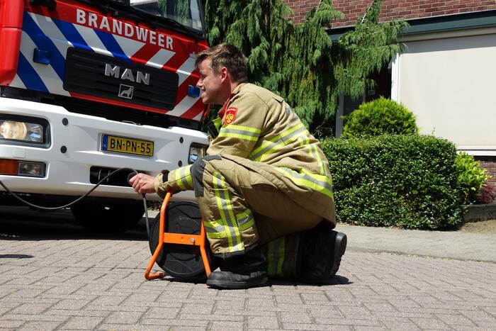 Brandweer ventileert woning na keukenbrand