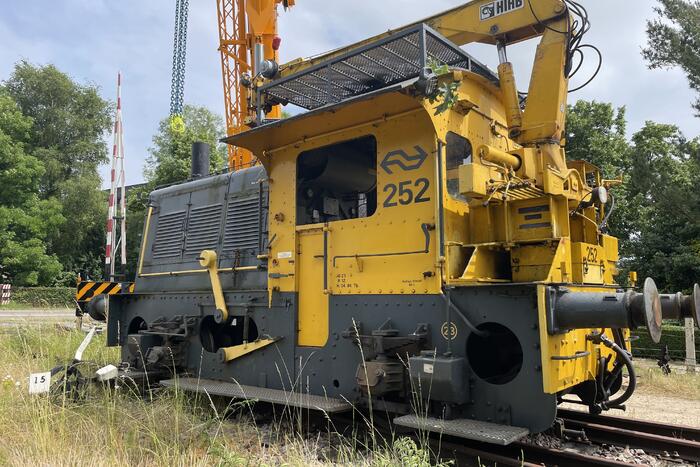 Locomotief ontspoord door kapotte wissel