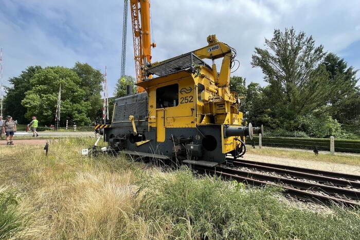 Locomotief ontspoord door kapotte wissel