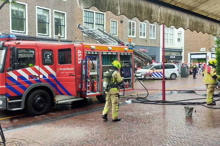 Brandweer blust brand in Hema
