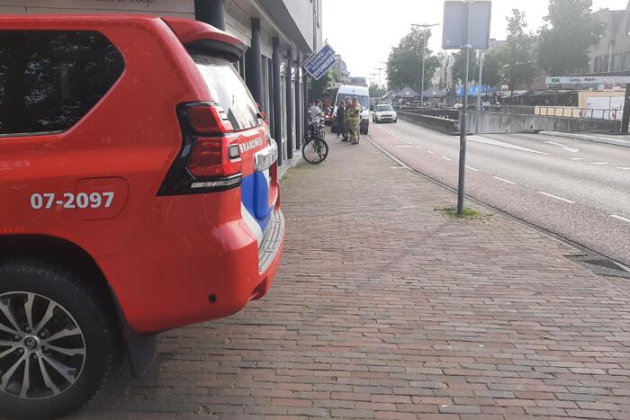 Brandweer verricht metingen door gaslucht