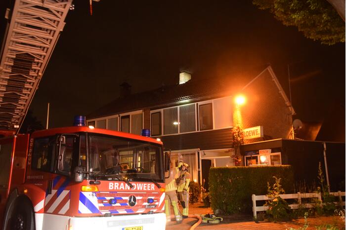 Forse vlammen bij schoorsteenbrand