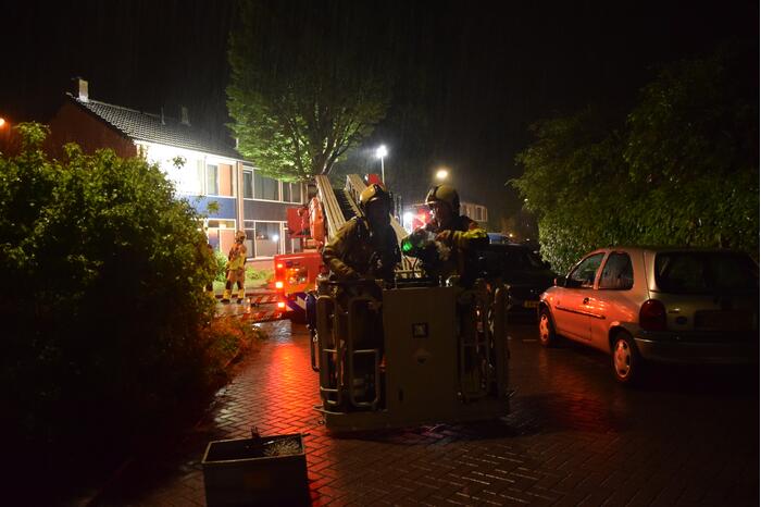 Forse vlammen bij schoorsteenbrand