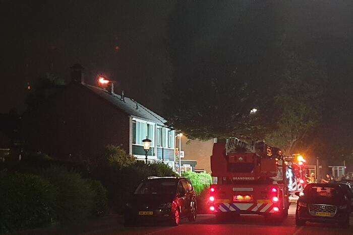 Forse vlammen bij schoorsteenbrand