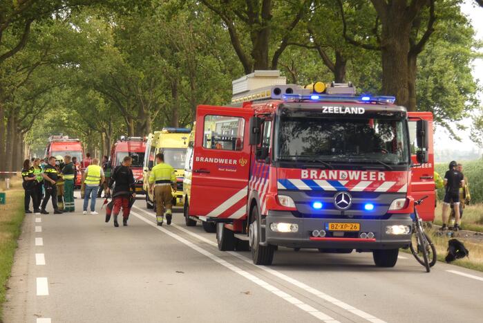 Auto te water, een overleden persoon aangetroffen