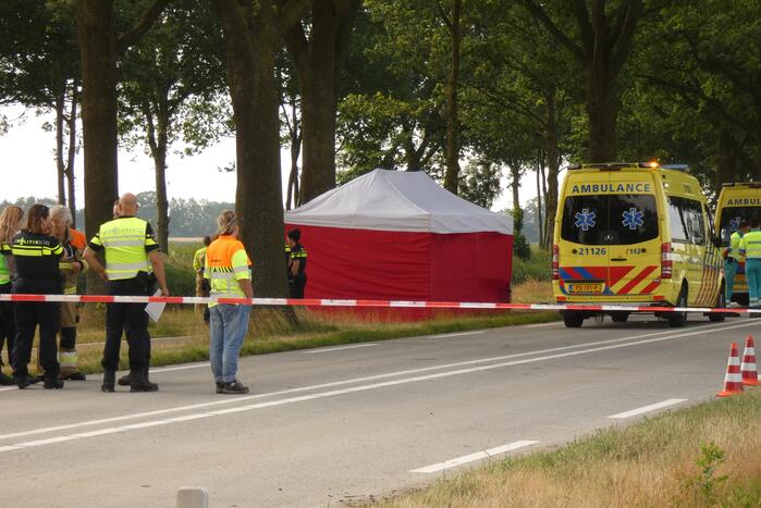Auto te water, een overleden persoon aangetroffen