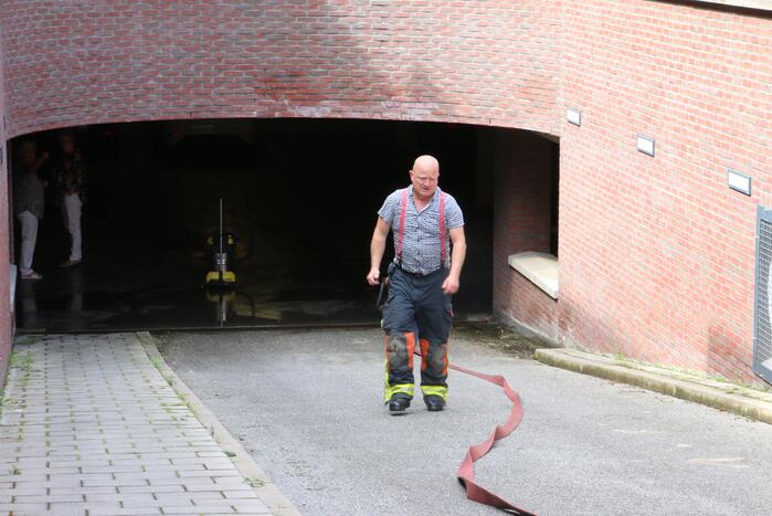 Parkeergarage en bergingen onder water
