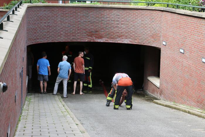 Parkeergarage en bergingen onder water