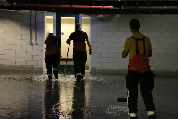 Parkeergarage en bergingen onder water