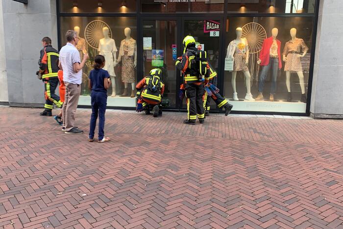 Winkel vol rook door mistgenerator