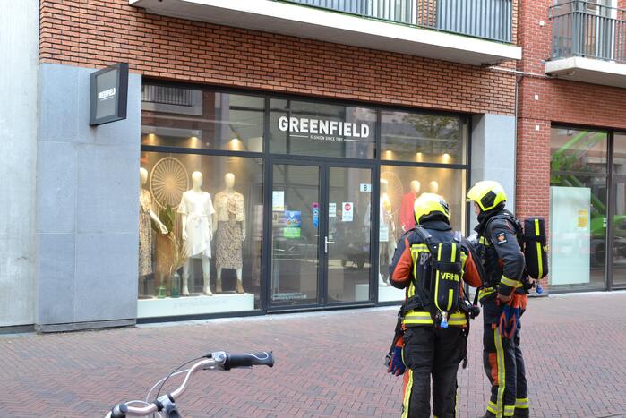 Winkel vol rook door mistgenerator