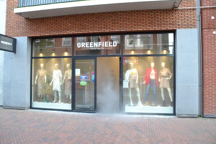 Winkel vol rook door mistgenerator