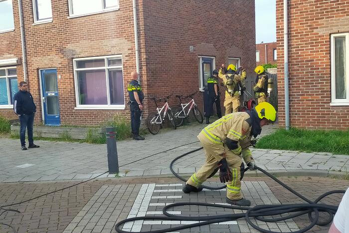 Brandweer blust vlam in de pan