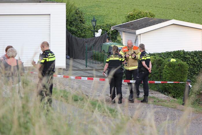 Overleden persoon aangetroffen na brand in woning