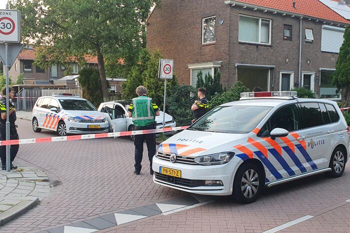 Auto knalt op paal bij achtervolging