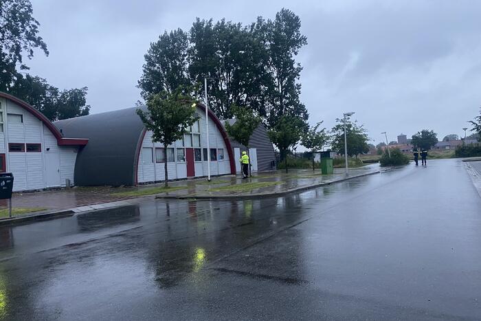 Persoon gewond van rotonde gehaald